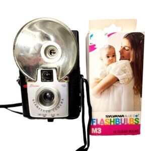 Kodak Brownie Dakon Lens Starflash Camera & Slyvana Bulbs VINTAGE DISCONTINUED